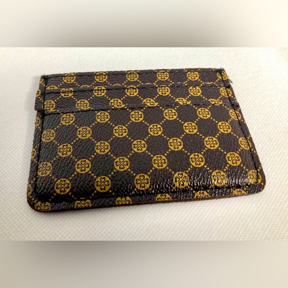 Stylish Multi-Layer Card/ID Holder - Picture 5 of 8